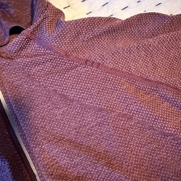 Men’s Large Lululemon Maroon Metal Tech Midweight Half Zip. - Picture 4 of 5
